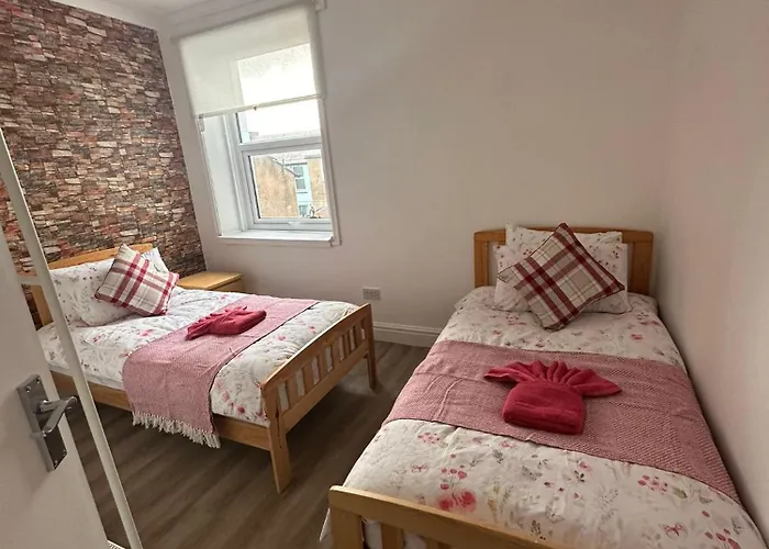 Suli House- Holiday Flats & En-Suite-Families And Couples Only
