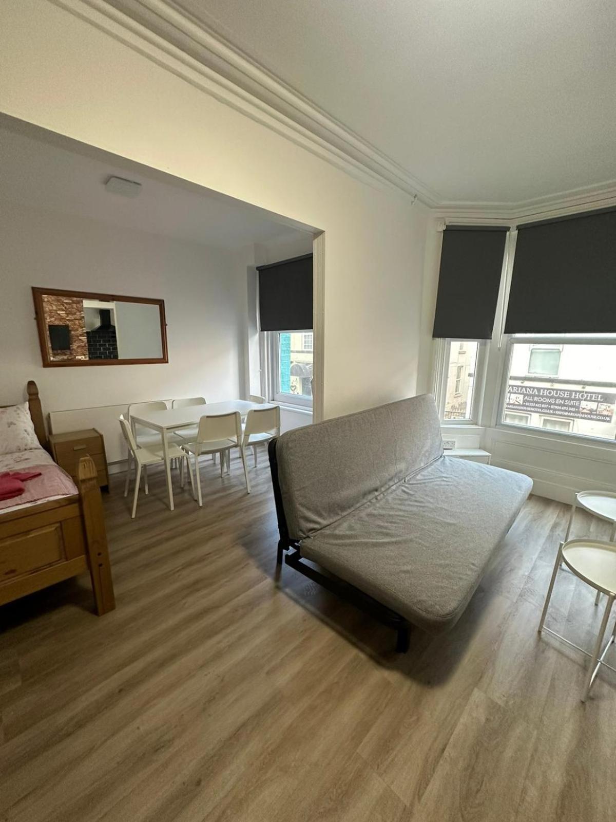 Suli House- Flats & En-suite-families And Couples Only Appartement Blackpool